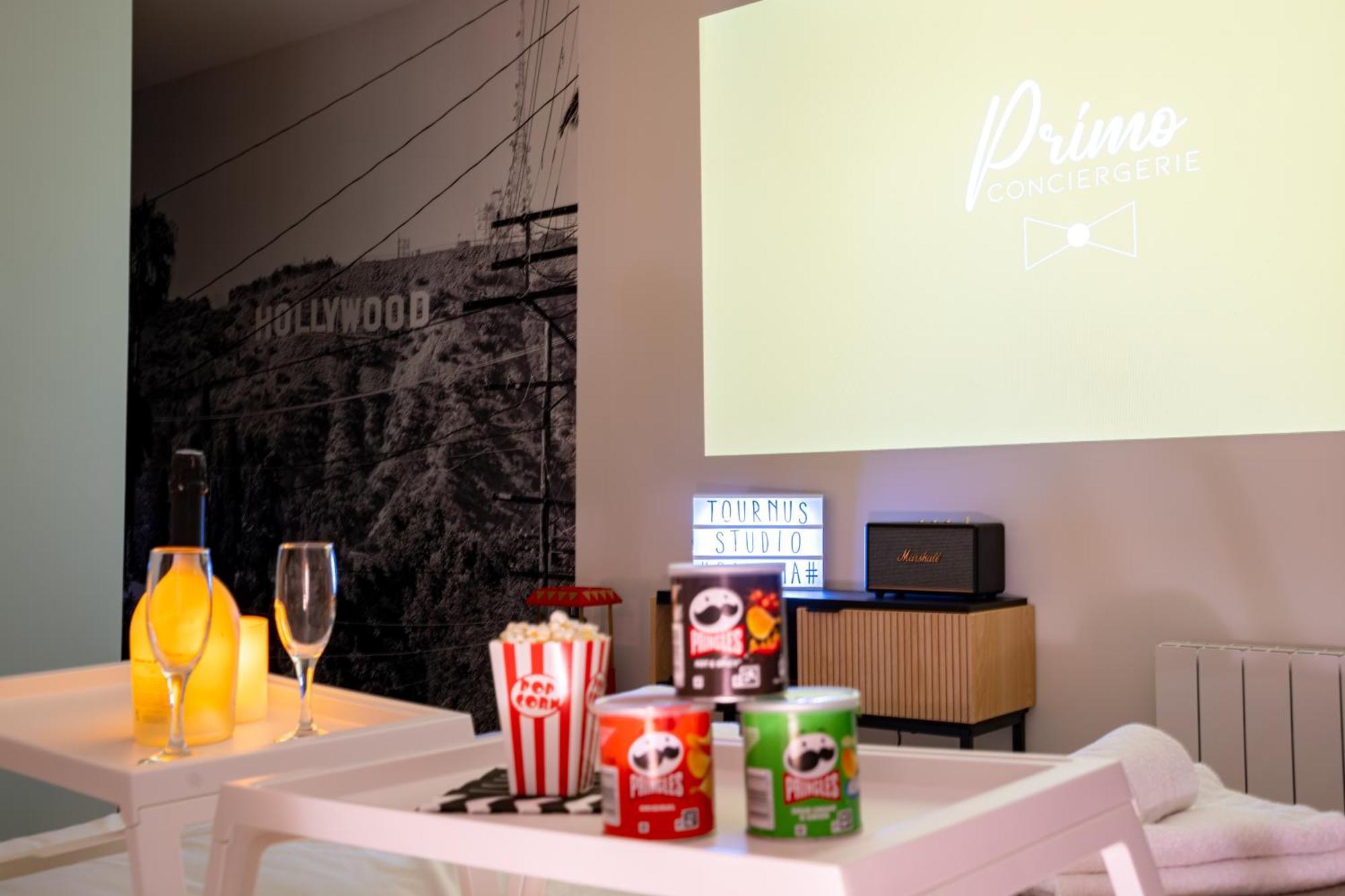 Food And Chill - Deux Appartements Hypercentre - 1 Theme Cinema - By Primo C0Nciergerie 투르뉘 외부 사진